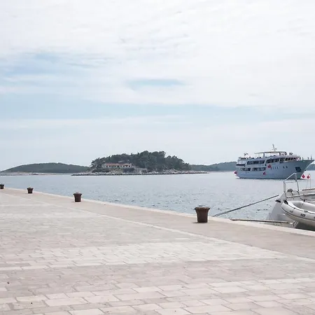 Old Town Hvar * 赫瓦尔